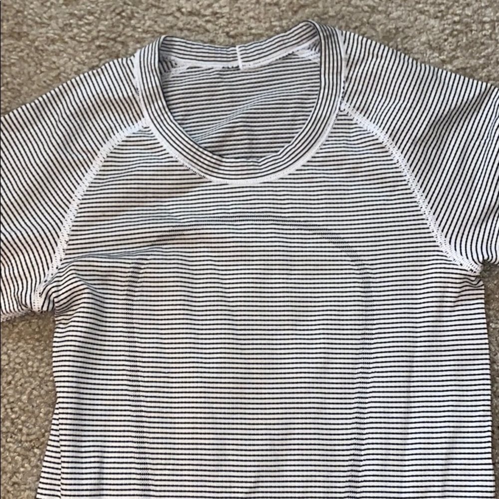 Lululemon Size 2 Swiftly Tech Short Sleeve